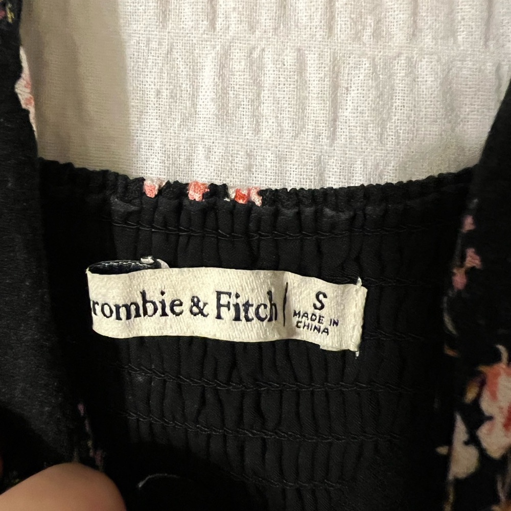 Abercrombie - Picture 3 of 4